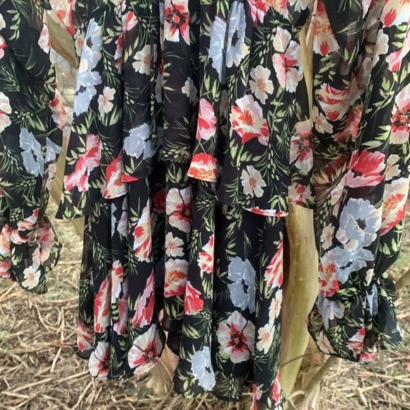 Tularosa Kenya Dress in Cicily Floral - Picture 7 of 11